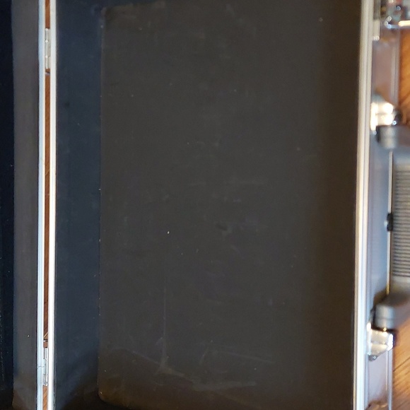 Metal case from Logics Color DNA System - Picture 5 of 7